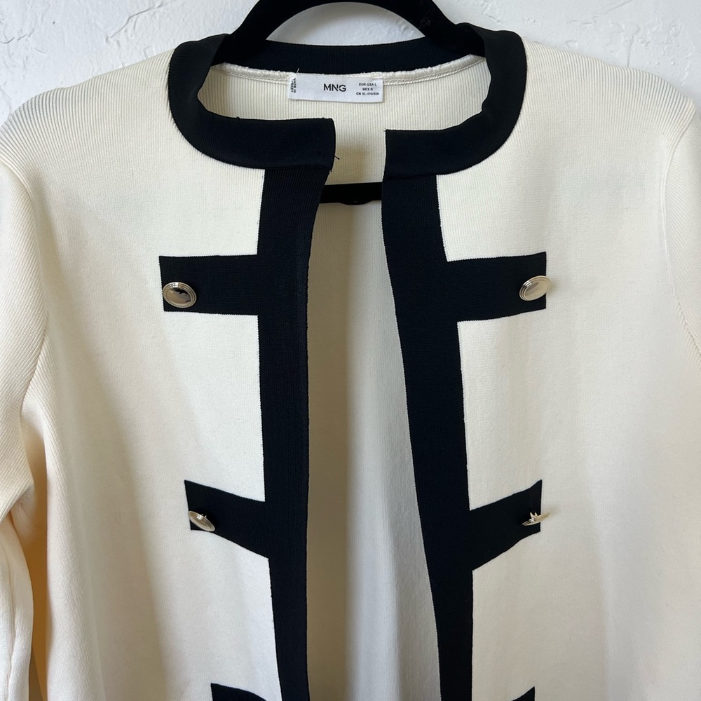 Chic dual tone cardigan